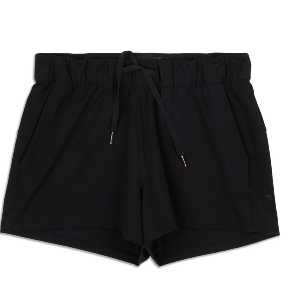 Lululemon on the fly shorts, black, sz 4, full on luxtreme